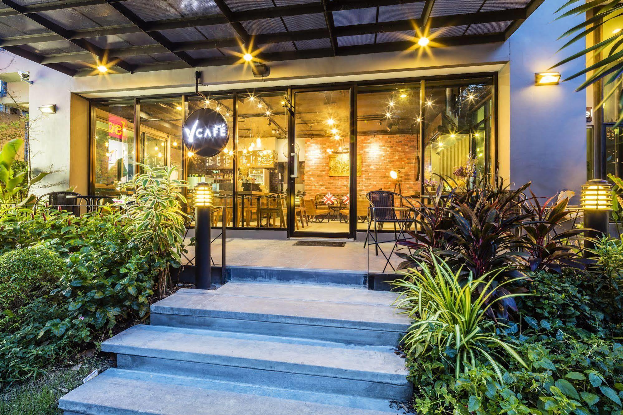 Livotel Hotel Lat Phrao Bangkok Bagian luar foto