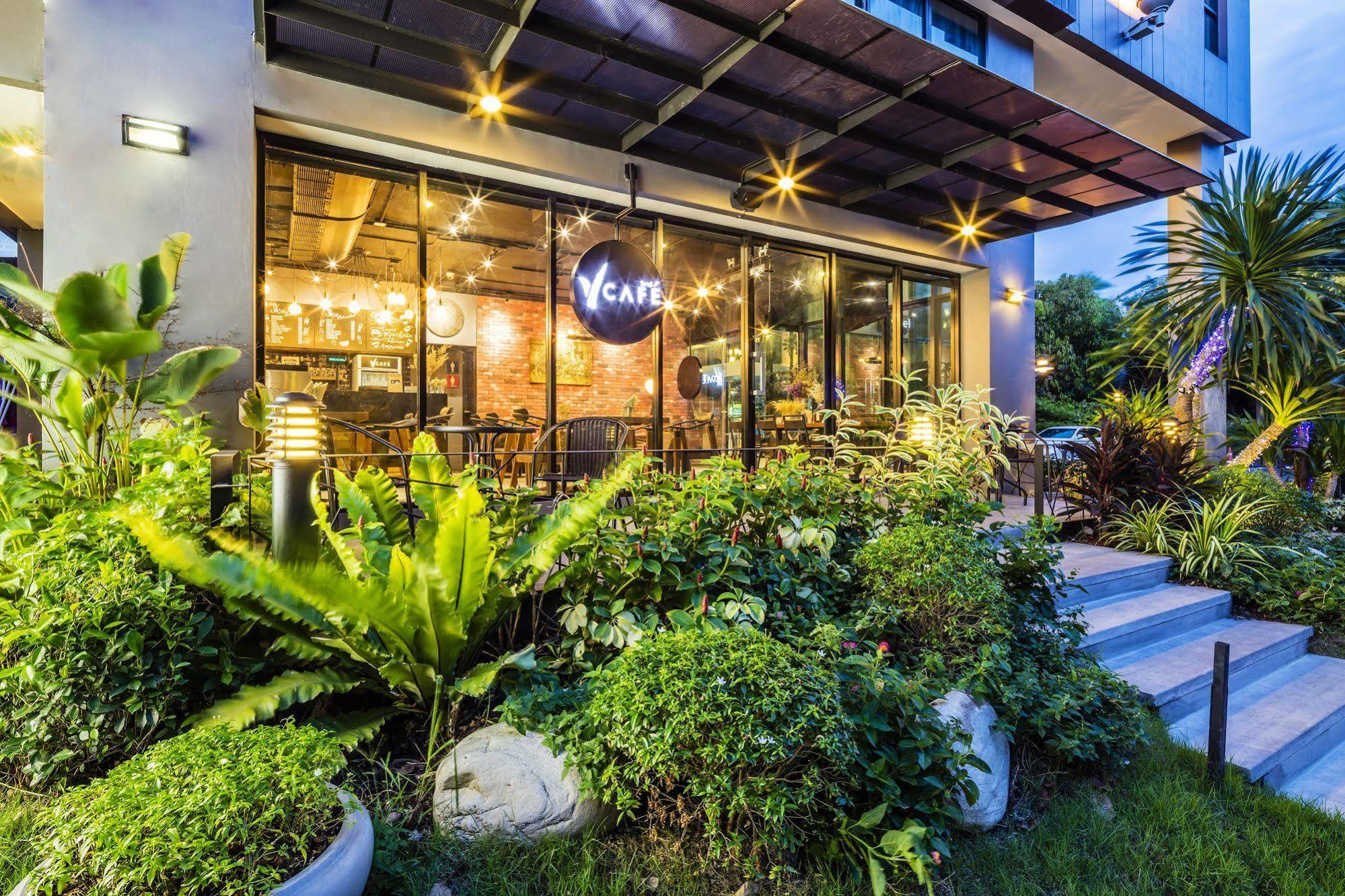 Livotel Hotel Lat Phrao Bangkok Bagian luar foto