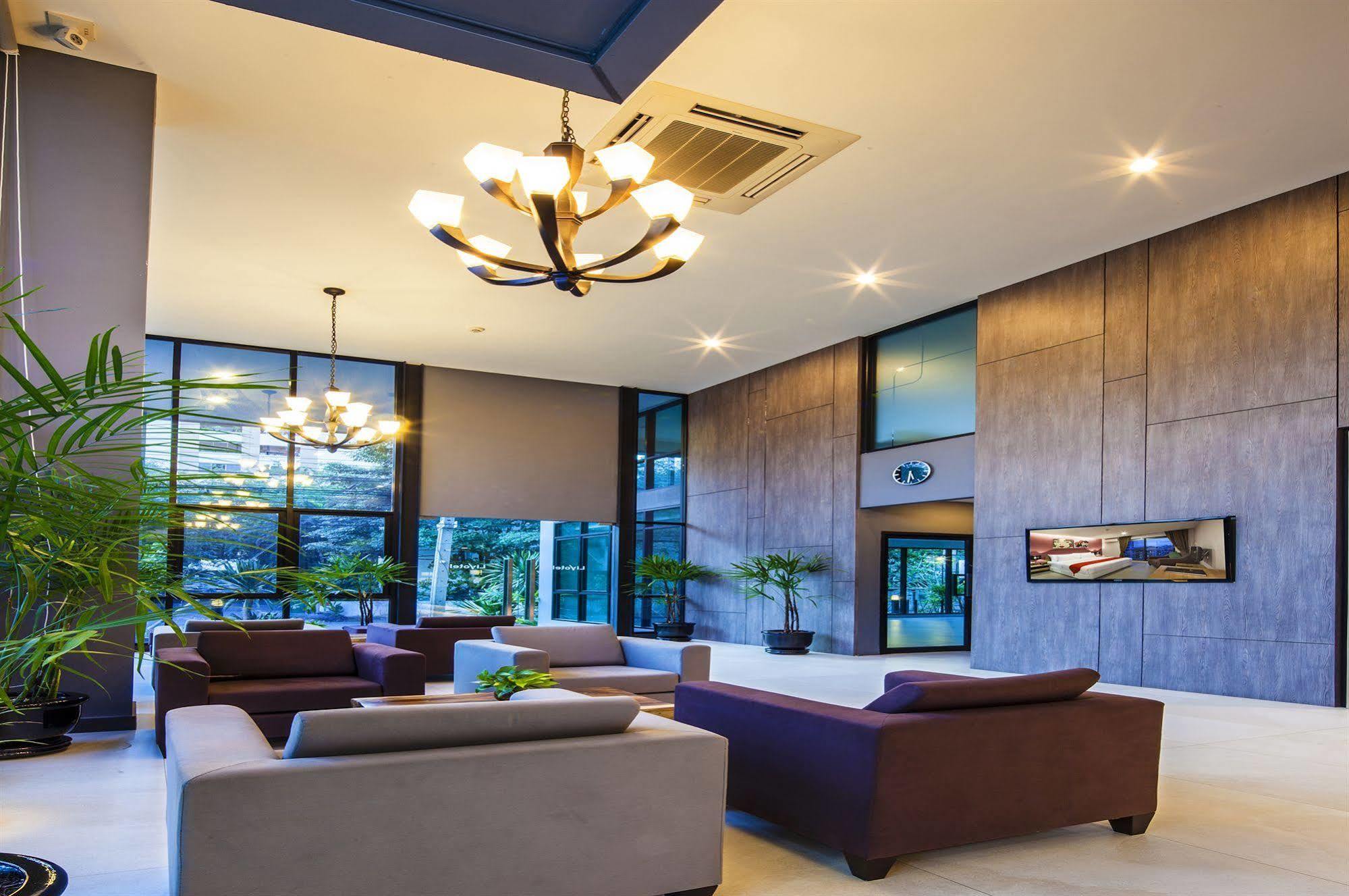 Livotel Hotel Lat Phrao Bangkok Bagian luar foto