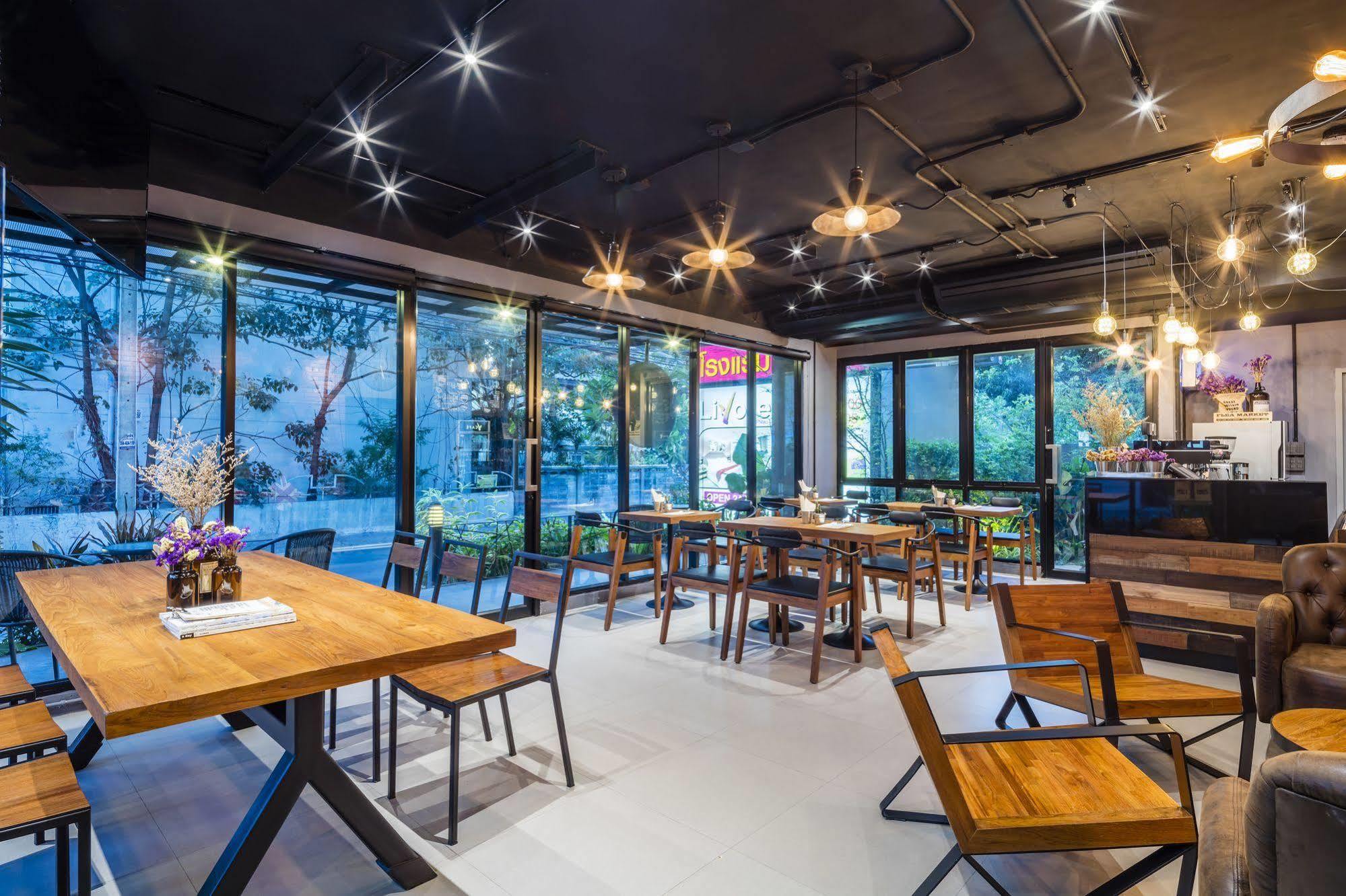 Livotel Hotel Lat Phrao Bangkok Bagian luar foto
