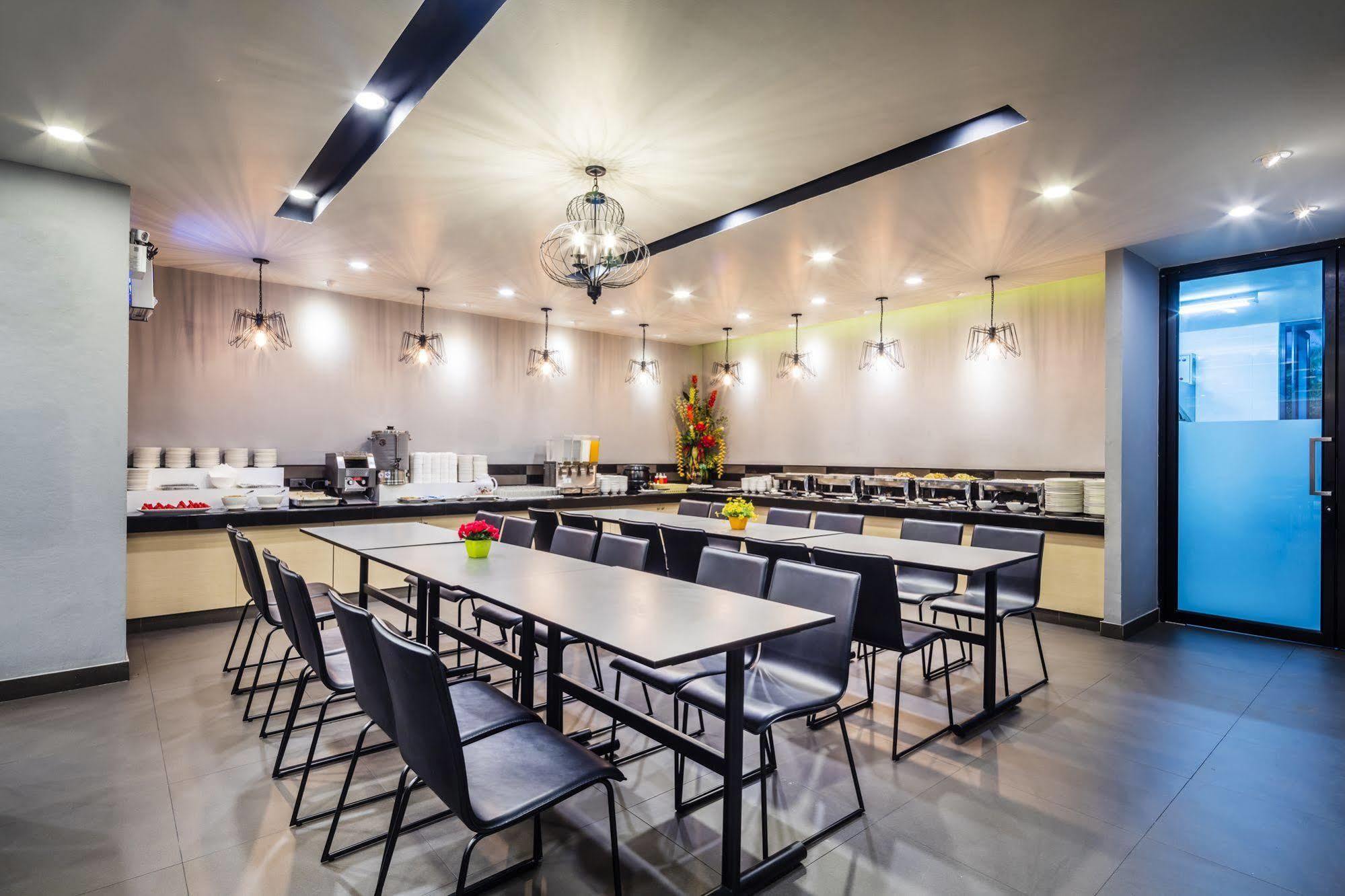 Livotel Hotel Lat Phrao Bangkok Bagian luar foto
