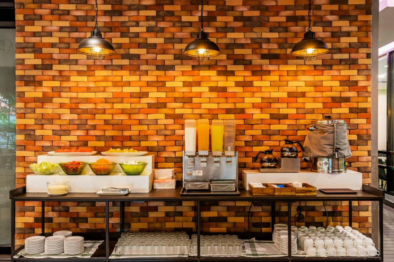 Livotel Hotel Lat Phrao Bangkok Bagian luar foto